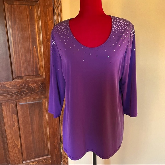 Susan Graver liquid knit scoop neck top with border sparkles - Picture 2 of 16